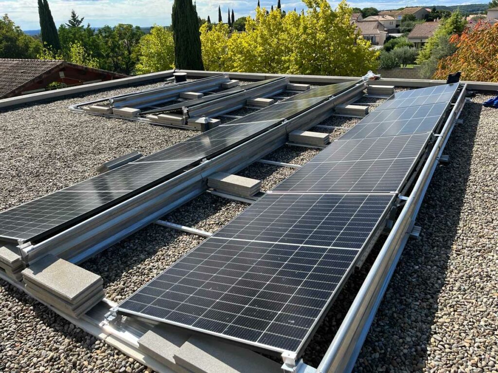 e de panneaux solaires photovoltaïques à l'école maternelle de Cabrières