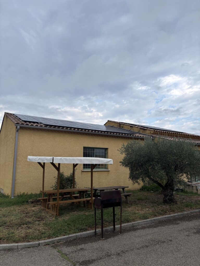 pose-panneaux-solaires-photovoltaiques-a-ales